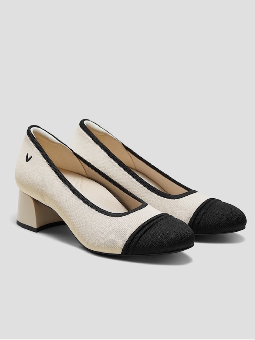VIVAIA Almond-Toe Stress Free Chunky Heels 38.5 7.5 Julie Arch Pro Block Heel